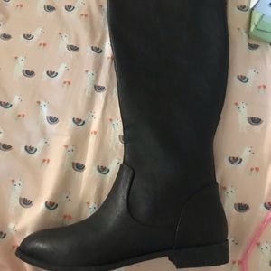 Black pleather fall boots